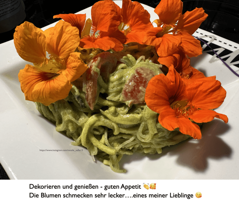 Zucchininudeln dekoriert